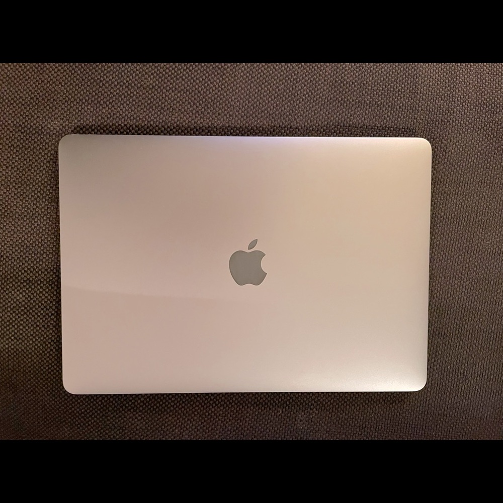 MacBook Pro 13.3 Inch with TouchBar (2018, 4 Thunderbolt)